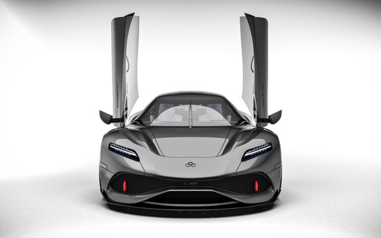 The Future of Automotive Retail: Trends in Online Sales and Delivery